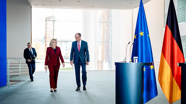 Bundesgesundheitsministerin Warken neben Kanzler Merz im Kanzleramt