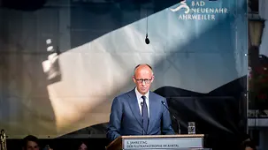 Bundeskanzler Merz bei seiner Rede auf der Gedenkveranstaltung