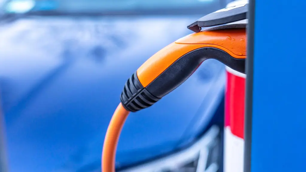 Elektroauto an Ladesäule
