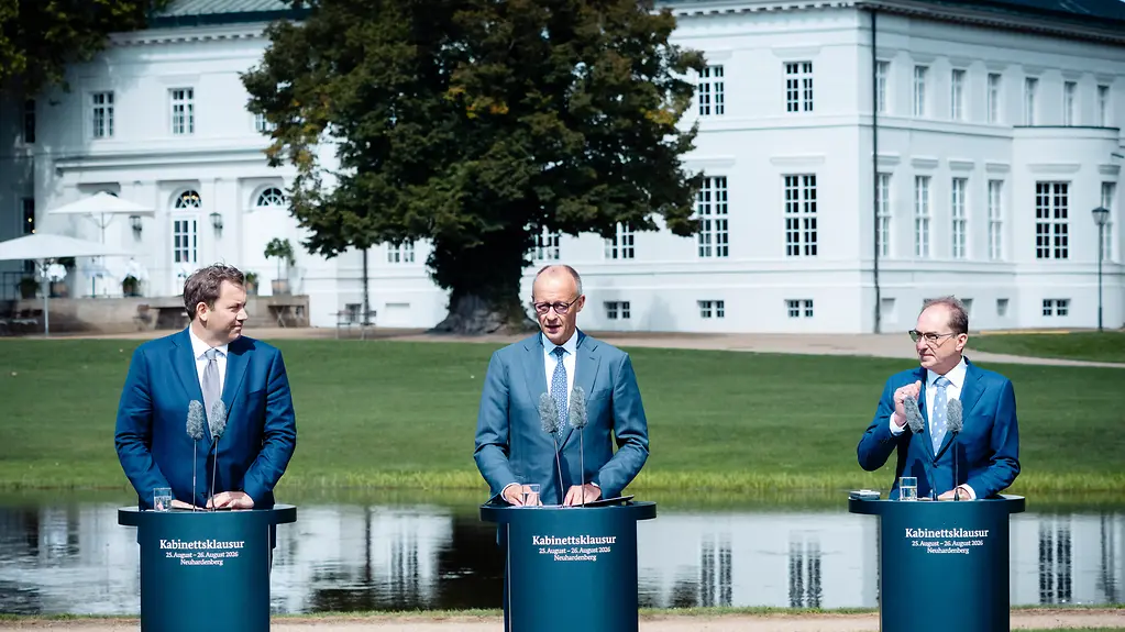 Pressekonferenz zum Abschluss der Kabinettsklausur in Neuhardenberg