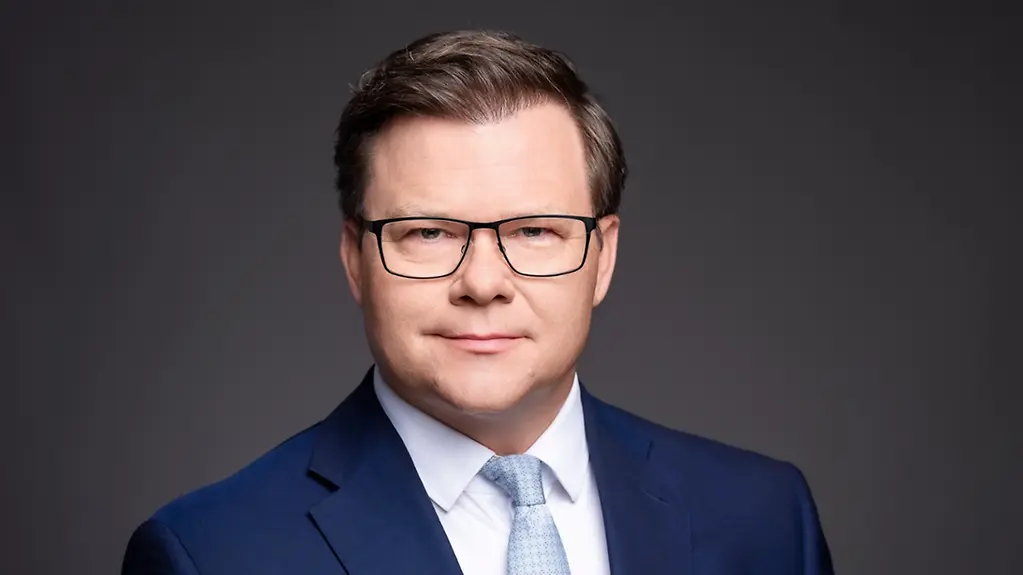 Porträtbild von Carsten Schneider