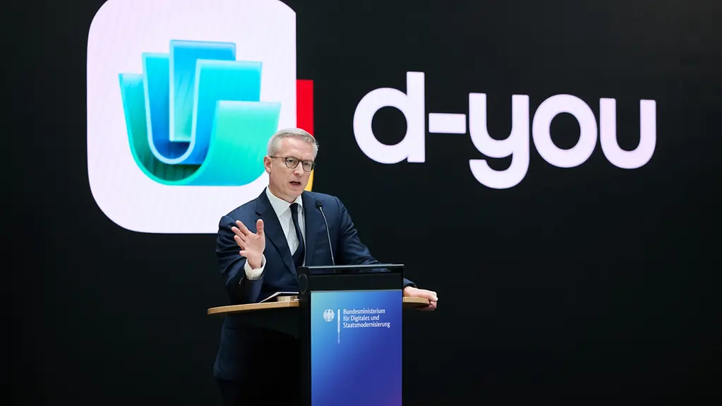 Federal Minister for Digital Transformation and Government Modernisation Karsten Wildberger at the lectern in the Ministry