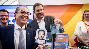 Bundesminister Dobrindt und Bundesminister Klingbeil auf dem Bürgerfest.