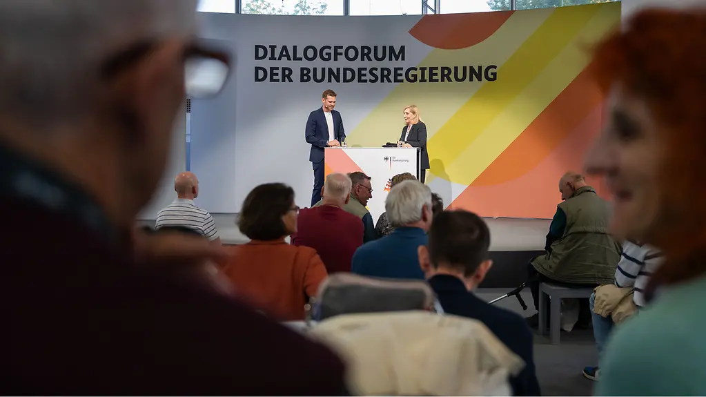Dialogforum mit Nina Warken beim Bürgerfest zum Tag der Deutschen Einheit.