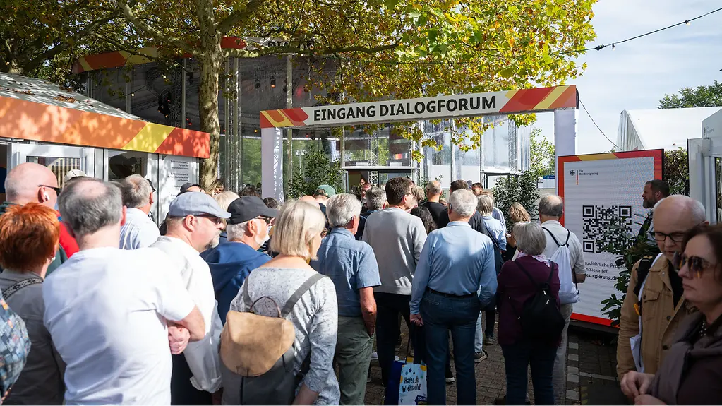 Eingang zum Dialogforum der Bundesregierung