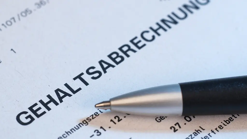 Papier mit Gehaltsabrechnung