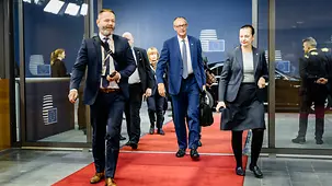 Bundeskanzler Friedrich Merz trifft zum Treffen des Europäischen Rats im Europa-Gebäude ein.