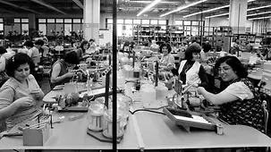 Gastarbeiterinnen arbeiten in einer Elektrofabrik.