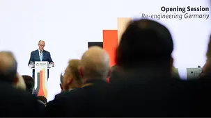 Bundeskanzler Friedrich Merz bei seiner Rede beim Auftakt zum Investitionsgipfel.