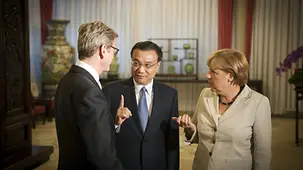 Angela Merkel and Guido Westerwelle in discussion with Li Keqiang