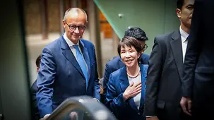Bundeskanzler Friedrich Merz und Sanae Takaich, Ministerpräsidentin von Japan, nach der Pressekonferenz.