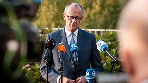 Bundeskanzler Friedrich Merz beim Presssestatement.