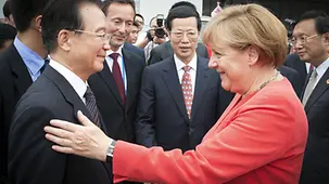 Wen verabschiedet Merkel.