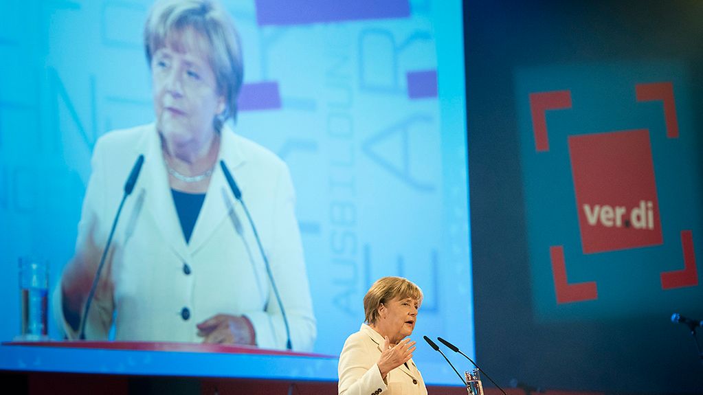 Merkel bei ihrer Rede beim verdi-Bundeskongress.