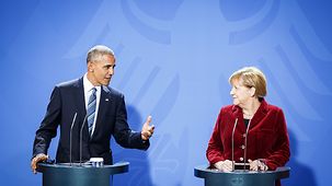 US-Präsident Barack Obama spricht während einer Pressekonferenz mit Bundeskanzlerin Angela Merkel.