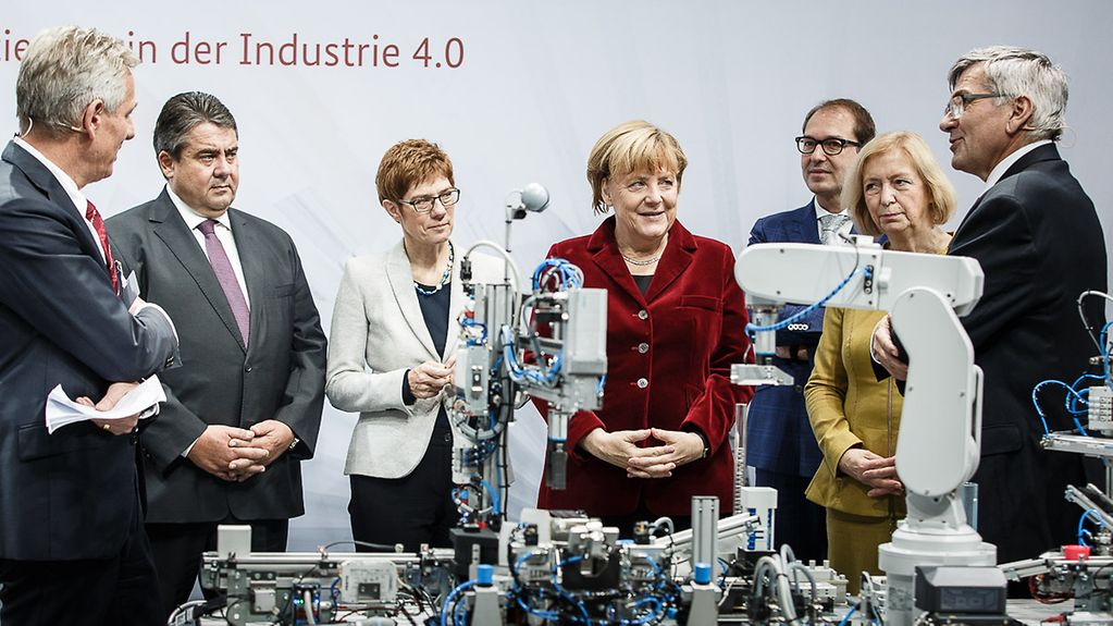 Bundeskanzlerin Angela Merkel beim Nationalen IT-Gipfel in Saarbrücken.