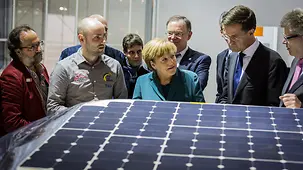 Bundeskanzlerin Angela Merkel am Stand von "Stella" auf der Hannover Messe.
