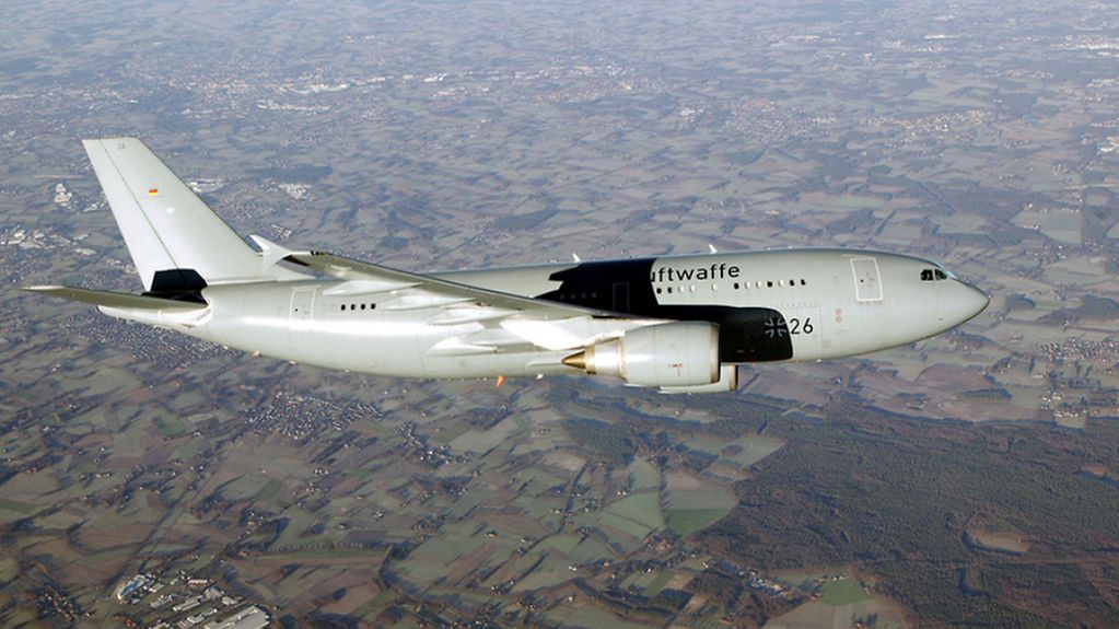 Der Airbus 'Hans Grade' bei einem Übungsflug