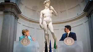 Bundeskanzlerin Angela Merkel und der der italienische Ministerpräsident Matteo Renzi bei der Abschluss-PK.