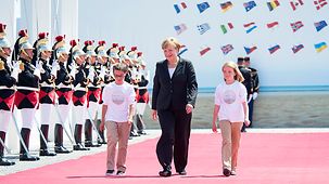 Empfang von Kanzlerin Merkel am Strand von Ouistreham.