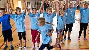 Unter dem Motto "Zirkus International" bietet der Sportverein TV Arnsberg zehn Flüchtlingskindern die Teilnahme an der diesjährigen Ferienfreizeit.