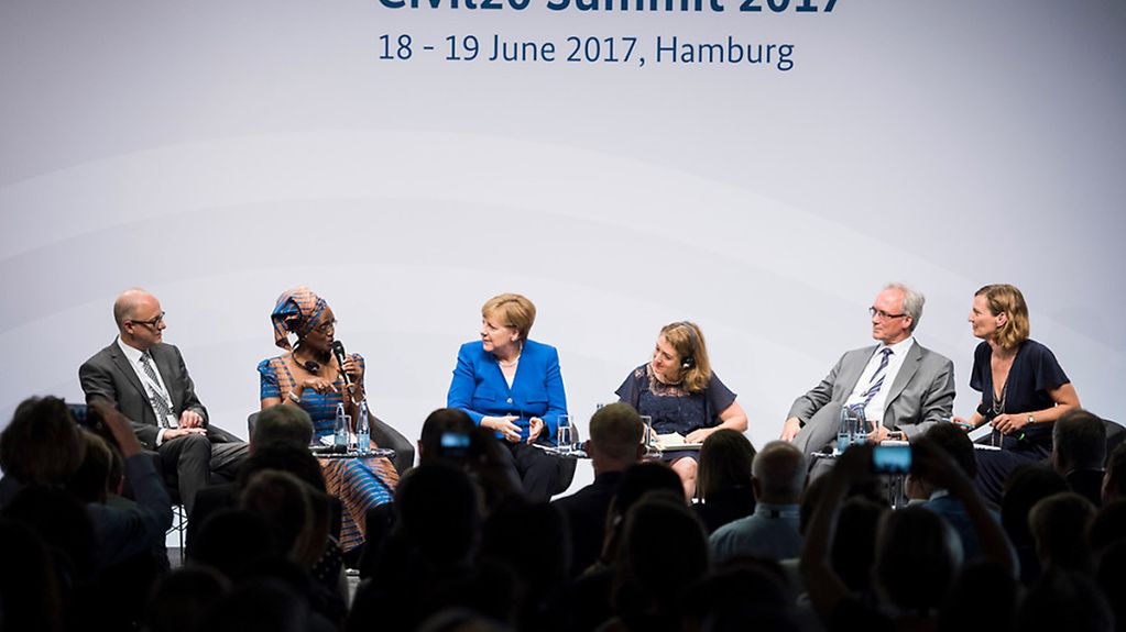 In Hamburg Chancellor Angela Merkel took part in the Civil20 summit. The key question was „What now for globalisation?“
