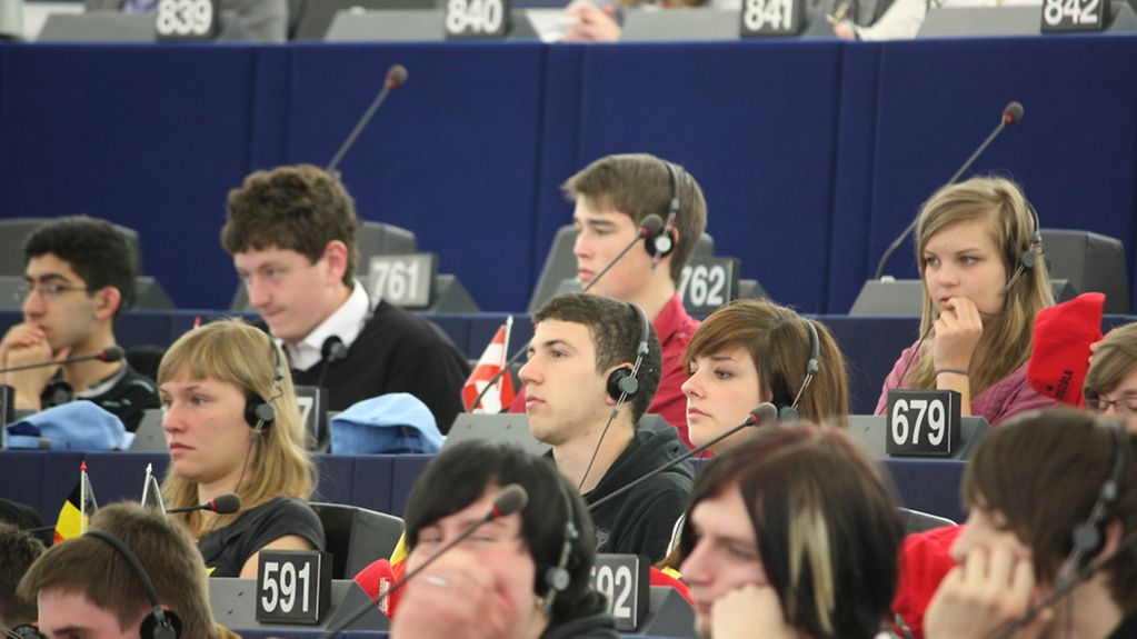 Jugendliche im Europaparlament