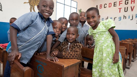 Afrikanische Schulkinder in einer Vorschule in Tansania