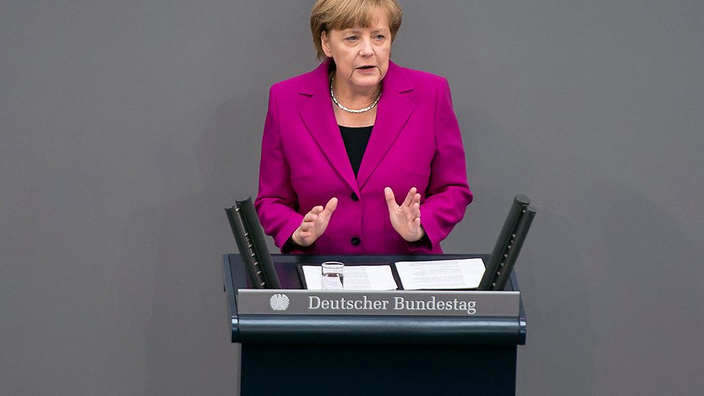 Bundeskanzlerin Merkel hält im Deutschen Bundestag eine Regierungserklärung
