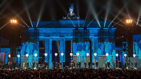 Lichtgrenze am Brandenburger Tor beim Bürgerfest "25 Jahre Friedliche Revolution und Mauerfall"