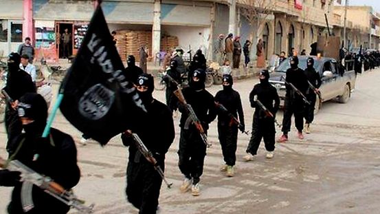 Bewaffnete ISIS-Kämpfer in Syrien
