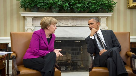 Die Bundeskanzlerin im Gespräch mit US-Präsident Obama