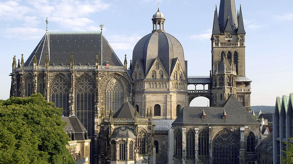 Blick vom Aachener Rathaus auf den Dom
