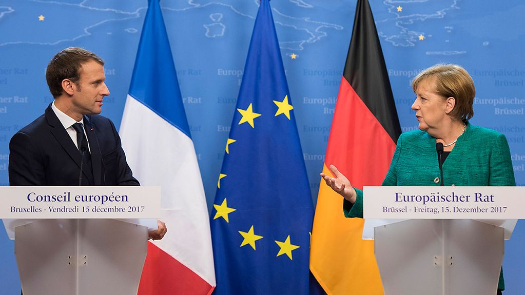 Bundeskanzlerin Angela Merkel und Frankreichs Präsident Emmanuel Macron bei der Abschluss-Pressekonferenz zum Europäischen Rat.