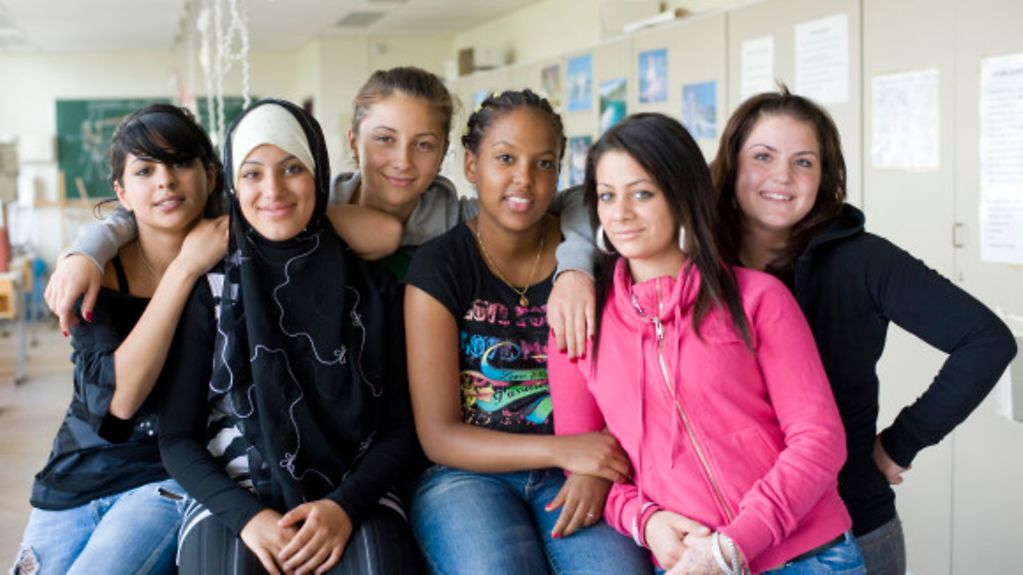 Schülerinnen der Oppenheim-Schule, Berlin - Charlottenbur - Wilmersdorf im Unterricht Ausländer, Integration D2009