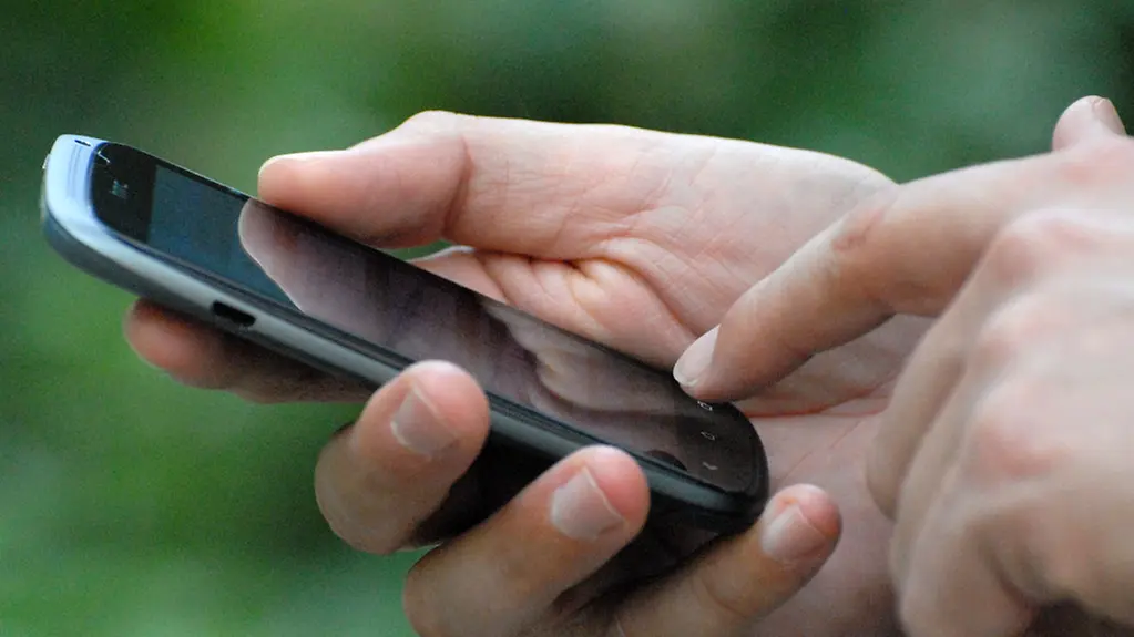 Handy, Telefon, telefonieren, Mobiltelefon, Roaming, Roaminggebühren.