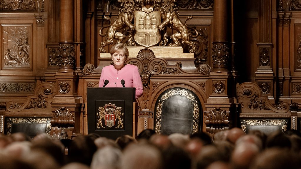 Bundeskanzlerin Angela Merkel spricht auf dem 68. Übersee-Tag des Übersee-Clubs in Hamburg