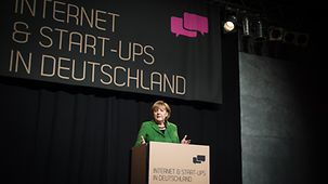 Bundeskanzlerin Angela Merkel spricht in der Berliner Kulturbrauerei beim Empfang der Internetwirtschaft.
