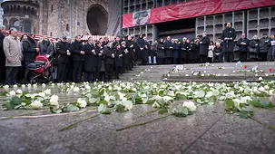 Berlins Regierender Bürgermeister Michael Müller spricht vor der Gedächtniskirche.