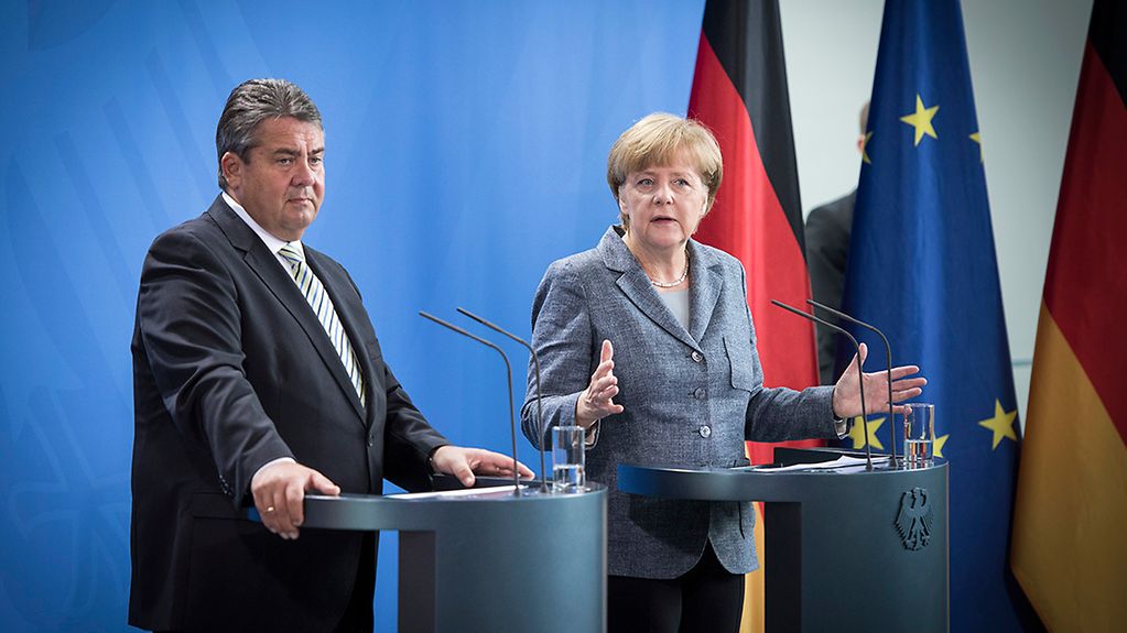Angela Merkel and Sigmar Gabriel report to the press on the outcome of the coalition committee meeting.