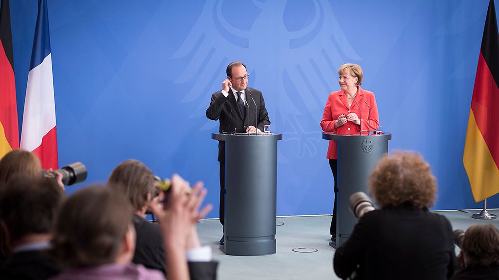 Chancellor Angela Merkel and French President François Hollande at the joint press conference at the Federal Chancellery