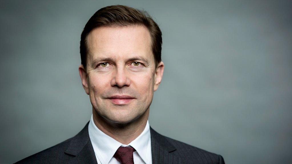 Steffen Seibert is the head of the Press- and Information Office as well as government spokesperson.