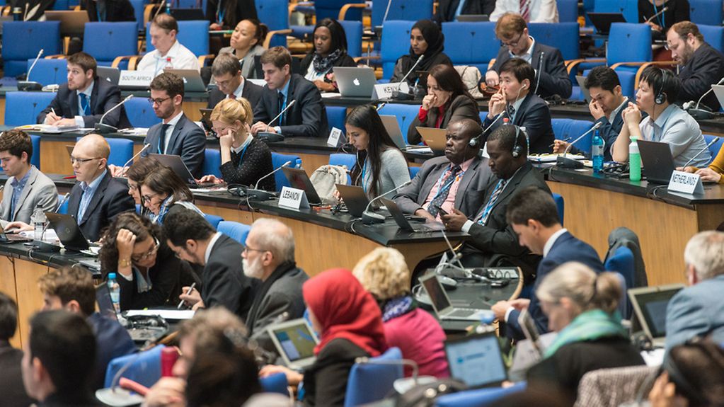 Blick ins Plenum der Weltklimakonferenz 2017 in Bonn.