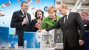 Angela Merkel and Vladimir Putin enspect a drive unit