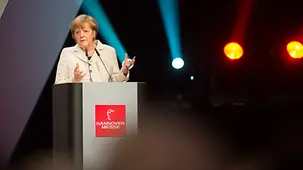 Merkel am Rednerpult.