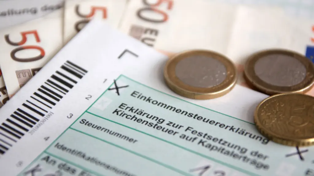 Einkommenssteuererklärung, Steuererklärung, Geld, Münzen, Scheine