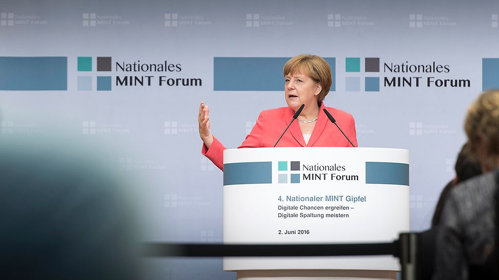 Bundeskanzlerin Angela Merkel spricht auf dem 4. Nationalen MINT-Gipfel des Nationalen MINT-Forums.