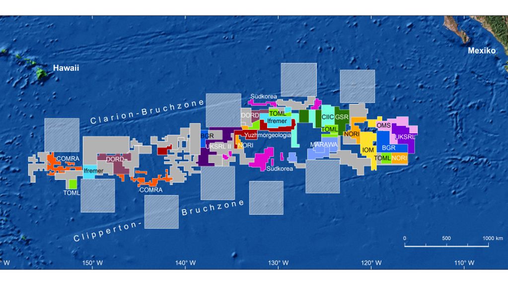 Grafik Lizenzgebiete im Pazifik: Das deutsche Lizenzgebiet zur Exploration von Manganknollen, das von der BGR im Auftrag der Bundesregierung untersucht wird (dunkelblau markiert), befindet sich westlich von Mexiko im Pazifischen Ozean.