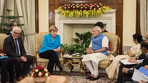 La chancelière fédérale Angela Merkel s'entretient avec le premier ministre indien Narendra Modi