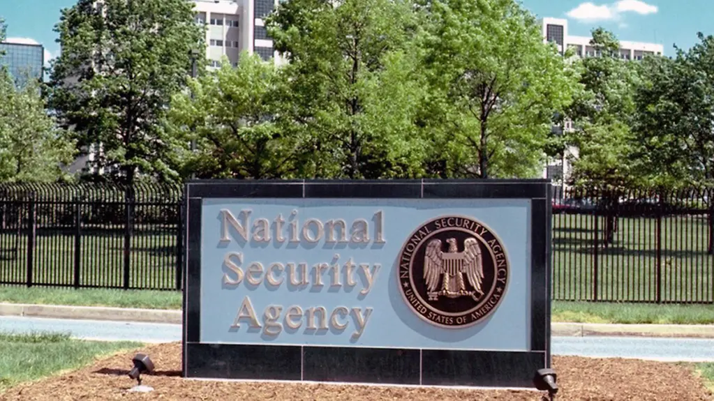 Das NSA Logo vor dem Hauptquartier der National Security Agency in Fort Meade, Maryland, USA